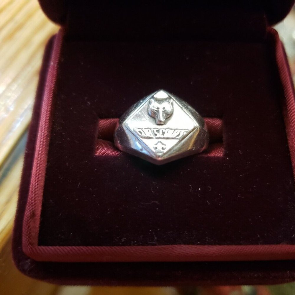 Sterling Silver Vintage Cub Scouts Ring Wolf Head Size 4 (not original ring box)
